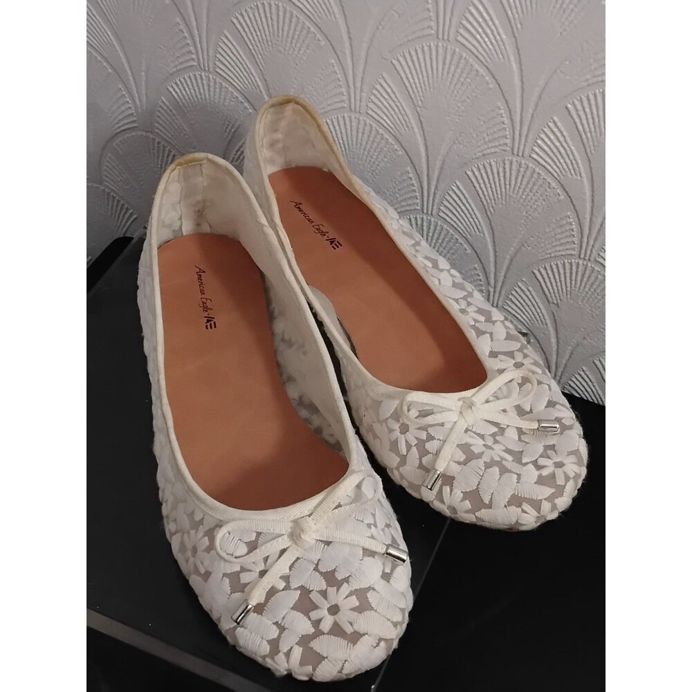 American Eagle Women’s White Lace Floral Ballet Flats – Size 5